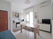 APPARTAMENTO A MARZOCCA: Fronte mare, mq. 55 (soggiorno/cucina, 2 camere, bagno) + ampio balcone, posto auto coperto e cantina - Ristrutturato nel 2017