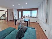 SENIGALLIA-zona Parco della Pace, appartamento di mq.157 in palazzina trifamiliare, disposto su due livelli, composto da salone con ampio terrazzo, cucina abitabile, bagno, tre camere, al piano superiore (mansardato) zona relax con cucinotto, bagno e balcone.
Garage al piano terra. Ritrutturato di recente.