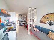 L.MARE MAMELI-fronte mare attico arredato al quinto piano, composto da soggiorno con angolo cottura, camera matrimoniale, bagno, terrazza di mq.20 panoramicissima. Posto auto coperto.