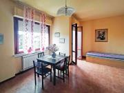 APPARTAMENTO A MARZOCCA: Affacciato sul mare, mq. 85 (soggiorno, cucina abitabile, 2 camere, bagno) + 3 terrazzi, posto auto coperto e cantina
