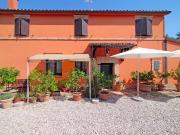 BELVEDERE OSTRENSE: In posizione panoramica, casa ex colonica di mq. 216 su 2 livelli (soggiorno, cucina, locale pluriuso, 2 bagni, 3 camere) + portico e corte di mq. 1.600