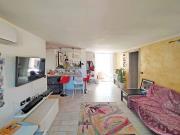 APPARTAMENTO A SENIGALLIA: Cesanella, attico mq. 86 (soggiorno/cucina, matrimoniale con bagno e vano guardaroba, cameretta, bagno con doccia) + mq. 40 verande, mq. 76 terrazzo + mq. 16 garage