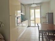 SENIGALLIA-LUNGOMARE MAMELI- appartamento in palazzina fronte mare, composto da ingresso-soggiorno con ancolo cottura, ampio balcone, camera matrimoniale, cameretta, bagno e  garage al piano interrato.