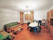 SENIGALLIA-zona Ciarnin- appartamento p.rialzato in piccolo contesto, composto da ingresso, soggiorno, cucina abitabile, tre camere, doppi servizi, ampi balconi coperti che danno accesso al giardino di circa mq.300 e garage doppio.