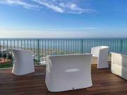 SENIGALLIA-L.MARE ALIGHIERI: Zona Ponte Rosso, al quinto ed ultimo piano, mq. 50 (soggiorno, cucinotto, camera, bagno) + mq. 70 solarium e garage.