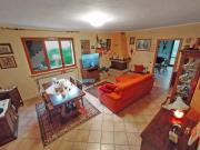 SENIGALLIA- Borgo Passera-Porzione di casa bifamiliare su più livelli composta da: piano terra con ampio portico, ingresso, soggiorno, cucina abitabile e bagno; piano primo con 3 camere, bagno e terrazza panoramica; secondo piano con soffitta che si può adibire a studio. Collegamento interno con il piano interrato composto da garage doppio, una cantina e un altro bagno. Completa la proprietà una corte esclusiva.