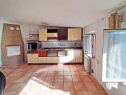 SENIGALLIA- località Vallone-appartamento in bifamiliare con ingresso indipendente, composto da ingresso cucina-soggiorno, tre camere e bagno. Da rivedere internamente.