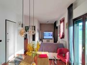 SENIGALLIA- zona Vivere Verde-Zona Vivere Verde, appartamento in palazzina di sole sei unità immobiliri, al primo piano composto da ampio salone, cucina abitabile, tre camere, due bagni, ripostiglio, tre balconi, garage doppio al piano interrato. Ottime condizioni . 