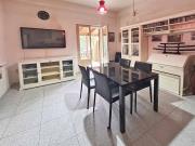 APPARTAMENTO A SENIGALLIA: Centro Storico, mq. 105 (soggiorno, cucina, 3 camere, bagno) + mq. 12 terrazzo verandato, soffitta di mq.26, garage di mq.28 e giardino di mq.150. Da rivedere