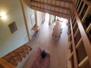 SENIGALLIA- Zona Rotonda- appartamento arredato con ingresso autonomo, ristrutturato, sviluppato su due livelli di circa mq.119, composto da ingresso-salone, cucina abitabile e balcone al piano primo, due camere matrimoniali, bagno e balcone al piano secondo. Cantinetta al piano seminterrato.