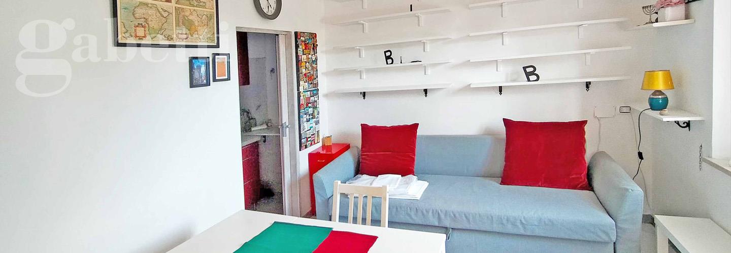 Fotografia principale Immobile[SV03185]: APPARTAMENTO A MARZOCCA: A m. 50 dal mare, in posizione servitissima, ingresso indipendente di mq. 56 (cucinino, tinello, matrimoniale, bagno) + giardino esclusivo carrabile
