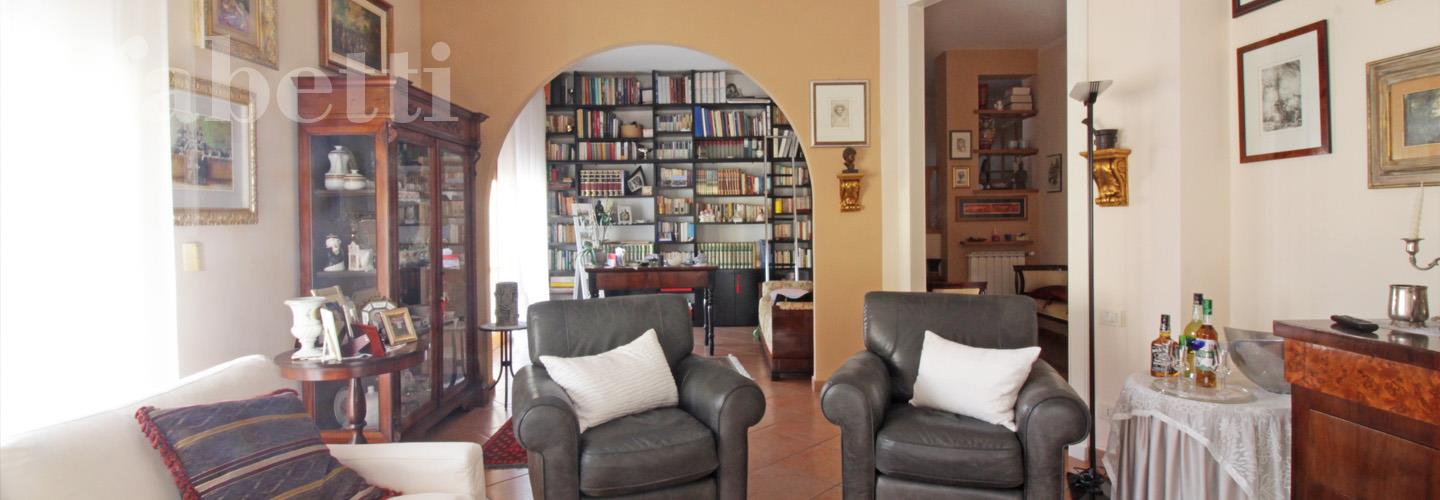Fotografia principale Immobile[SV04414]: SENIGALLIA: Cesanella, Villetta bifamiliare MQ. 300 con ampio terrazzo al primo piano, mansarda finestrata, garage e corte esclusiva. Ottimo stato.