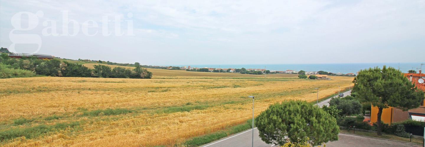 Fotografia principale Immobile[SV04472]: MARINA DI MONTEMARCIANO: A km. 1 dal mare, ingresso indipendente di mq. 60 (soggiorno/cucina, 2 camere e bagno) + terrazzo abitabile panoramico e mq. 65 mansarda (h. 3.50-1.50) + corte esclusiva carrabile di mq. 72 - Euro 110.000,00