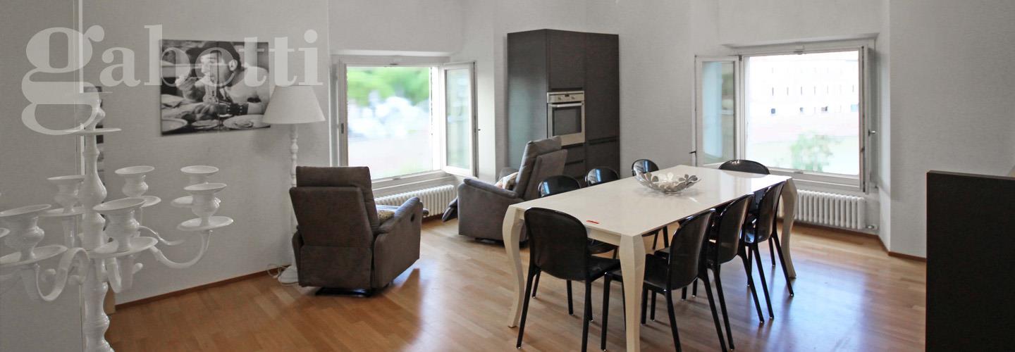 Fotografia principale Immobile[SV04506]: APPARTAMENTO A SENIGALLIA: Centro Storico, mq. 105 (ampio soggiorno/cucina, 2 camere, 2 bagni) + cantina, all'interno di palazzo prestigioso recentemente ristrutturato