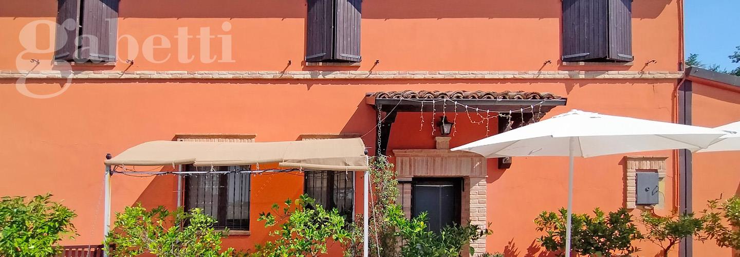 Fotografia principale Immobile[SV04588]: BELVEDERE OSTRENSE: In posizione panoramica, casa ex colonica di mq. 216 su 2 livelli (soggiorno, cucina, locale pluriuso, 2 bagni, 3 camere) + portico e corte di mq. 1.600