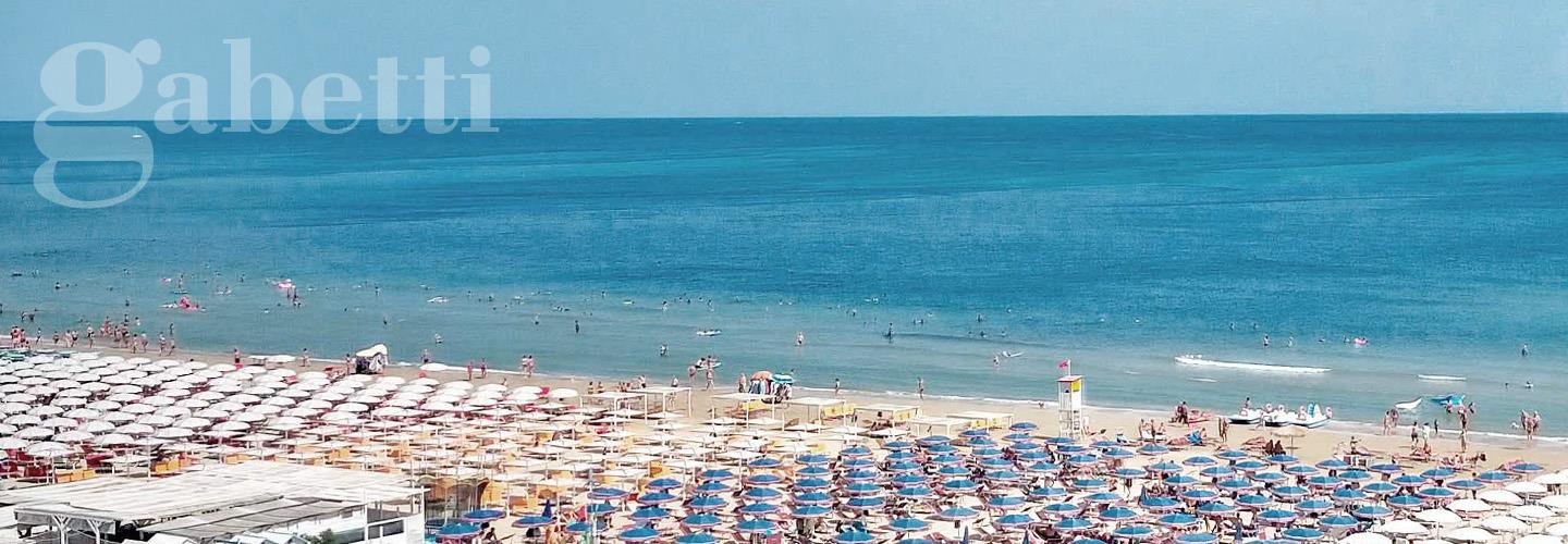 Fotografia principale Immobile[SV04690]: APPARTAMENTO A SENIGALLIA: Lungomare di Levante, trilocale al quinto ed ultimo piano (soggiorno/cucina, 2 camere, bagno) + 3 balconi, ristrutturazione recente, panoramico vista mare, arredato